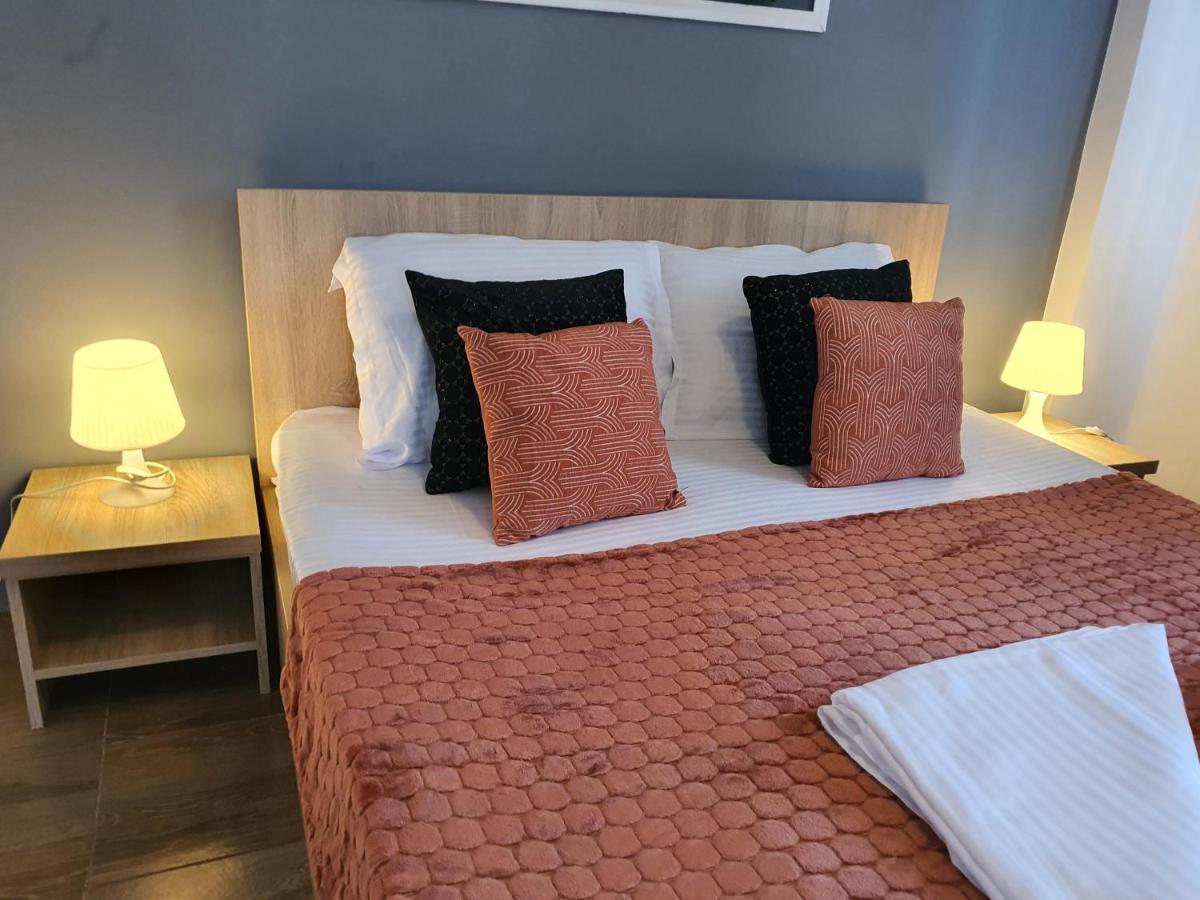 Villa Accommodation Bucureşti Ngoại thất bức ảnh
